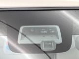 【スズキ セーフティサポート】走行中に前方の車両等を認識し、衝突しそうな時は警報とブレーキで衝突回避と被害軽減をアシスト。より安全にドライブをお楽しみいただけます。