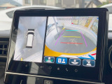 【マルチテレインモニター】車のフロントやサイドのカメラ画像を同時にモニター表示することで、悪路や狭い道を走行時でも周囲の状況確認ができ安心!本格SUVにうれしい装備です♪