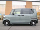 納車前には外装・内装のクリーニングを実施しております。クリーニングはご協力をいただいている業者様と共同でより良い品質を追求しております。※車両状態によっては店頭展示前に実施