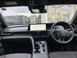 【運転席・インパネまわり】ハンドル・シート・フロアーなど隅々までプロによるクリーニング済み☆彡キレイな車内でドライブが一層快適にお楽しみいただけます!!