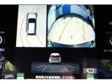 バックギアに入れるとバックカメラの映像がナビに映ります。障害物までの距離もわかりやすいです。