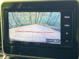【バックカメラ】駐車時に後方がリアルタイム映像で確認できます。大型商業施設や立体駐車場での駐車時や、夜間のバック時に大活躍!運転スキルに関わらず、今や必須となった装備のひとつです!