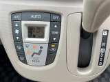 【エアコン】『エアコン装備』の画像になります。暑い夏でも寒い冬でも、車内に快適な空気を届けるので、いつでも快適な車内空間を創り上げます!