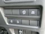 両側電動スライドドアです!車内や、インテリジェントキーからの開閉や、ドアハンドルに付いたスイッチを押すだけでワンタッチでドアの開閉が可能です。両手が塞がっているときなどに便利ですね!