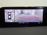 パノラミックビューモニター付きです。車両を上から見たような映像をディスプレイオーディオ画面に表示。運転席からの目視だけでは見にくい、車両周辺の状況をリアルタイムでしっかり確認できます。