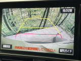 【バックカメラ】駐車時に後方がリアルタイム映像で確認できます。大型商業施設や立体駐車場での駐車時や、夜間のバック時に大活躍!運転スキルに関わらず、今や必須となった装備のひとつです!