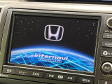 【メーカー純正ナビ】インテリアに溶け込むスタイリッシュな「専用設計」メーカーナビを装備♪視認性や操作性など基本性能にも優れ、より上質なカーライフをお楽しみいただけます。