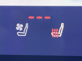 【シートヒーター&ベンチレーション】夏場は涼しい風でお尻や背中の熱やムレを防ぎ、冬はエアコンよりも早く温まってポカポカに!季節を問わず快適に過ごせます。
