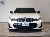 【キドニーグリル】BMWは約90年もの間、ほぼ全ての車両にひと目でBMWだと分かるこの特徴的なフロントグリルが備えられ、デザイン・アイコンとして親しまれてきました。