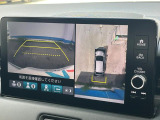 【マルチビューカメラシステム】専用のカメラにより、上から見下ろしたような視点で360度クルマの周囲を確認することができます☆死角部分も確認しやすく、狭い場所での切り返しや駐車もスムーズに行えます。