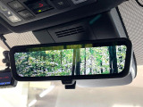 【デジタルインナーミラー】後席の大きな荷物や同乗者で後方が確認しづらい時でも安心!カメラが撮影した車両後方の映像をルームミラー内に表示。クリアな視界で状況の確認が可能です!