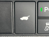 【パワーバックドア】スマートキーや運転席のボタンを押すだけでリアゲートが自動で開閉します!荷物を持っている時や、高い位置にあるバックドアを閉める際に便利な機能です♪