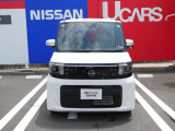 NISSANエンブレムに内蔵されたセンサーで2台前を走る車両を検知し注意を喚起してくれるインテリジェントFCW(前方衝突予測警報)が付いています!高速道路の走行時に前が見えないときなどに役立ちます!