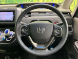 【純正革巻きステアリング】上質な革を使用することで、手にしっかり馴染みとても運転しやすいハンドルです♪