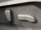 【パワーシート】スイッチ一つで簡単にシートの微調整が可能!電動だから力もいりません!快適なシートポジションにセットして、快適なドライブをお楽しみください。
