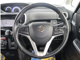 『1台』のお車に対して、3名体制で日々議論を重ね仕入れを行っております。
