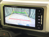【バックカメラ】駐車時に後方がリアルタイム映像で確認できます。大型商業施設や立体駐車場での駐車時や、夜間のバック時に大活躍!運転スキルに関わらず、今や必須となった装備のひとつです!