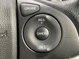 【クルーズコントロール】高速道路もラクラク走行。アクセルを離しても一定速度で走行ができ、長距離運転時の負担を軽減!加速・減速も簡単なスイッチ操作で調整できます。