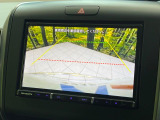 【バックカメラ】駐車時に後方がリアルタイム映像で確認できます。大型商業施設や立体駐車場での駐車時や、夜間のバック時に大活躍!運転スキルに関わらず、今や必須となった装備のひとつです!
