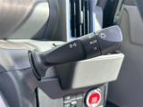 【オートライト(AUTO)】外の明るさをシステムが感知して、自動でヘッドライトが点灯します。ヘッドライトをつけ忘れを防ぐ便利機能です。