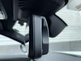 【ルームミラー一体型ETC】BMWといえばルームミラー一体型のETC。ドライバーから差し込めるかたちになっておりますので、差し忘れの際も慌てずにご利用いただけます。