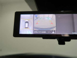 パノラミックビューモニター付きです。車両を上から見たような映像をディスプレイオーディオ画面に表示。運転席からの目視だけでは見にくい、車両周辺の状況をリアルタイムでしっかり確認できます。