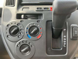 シンプルな操作で的確なシフトチェンジを可能にするゲート式シフトレバーを採用。☆詳しくは無料通話0078-6003-827541 相模原ICすぐ