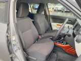 運転席シート廻りは使用感も少なく、良好な状態となっています。前オーナー様が丁寧に使っていたことがよくわかりますね。