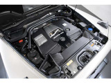 4.0L V型8気筒DOHCツインターボ、585ps/86.7kgm、全長&times;全幅&times;全高mm 4665&times;1985&times;1975mm、車両重量 2530kg