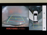 パノラミックビューモニター付きです。車両を上から見たような映像をモニター画面に表示。運転席からの目視では見にくい、車両周辺の状況をリアルタイムでしっかり確認できます。