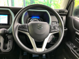 インテリアに合わせたデザインのステアリングは、運転される方のことも考え、運転しやすい形状、大きさです。是非一度、実際に触ってお確かめください。