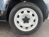20インチ鉄チン風ホイール装備!力強さと重厚感を感じさせ、車体全体のバランスを考慮した洗練されたデザイン性でディフェンダーの魅力を際立たせます!