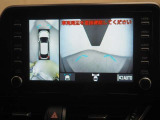 パノラミックビューモニター装備!車両を上から見たような映像をディスプレイに表示。運転席からの目視だけでは見えにくい車両周辺の状況を、リアルタイムでしっかり確認できます。