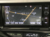 純正ナビを装備。タッチパネル式で使いやすく、お出かけもラクラクです。