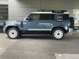 先代モデルにラインナップされていた「DEFENDER COUNTY」を彷彿させるカウンティエクステリアパック。ルーフやテールゲートのカラー、ボディサイドのデカールなど個性的なデザインを採用しています。
