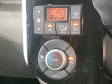 【オートエアコン】一度お好みの温度に設定すれば、車内の温度を検知し風量や温度を自動で調整。暑い&hellip;寒い&hellip;と何度もスイッチ操作をする必要はありません。快適な車内空間には必須の機能ですね♪