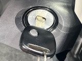 【キーレス】少し離れた場所からでもボタン一つでドアの開錠・施錠ができるのでとっても便利!ドアの鍵穴周りに傷をつけることもありません♪
