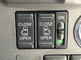 【両側パワースライドドア】スマートキーや運転席のスイッチで後席両側スライドドアの開閉が可能♪電動だから力を入れてドアを開ける必要が無く、小さなお子様でも簡単に開け閉めでき快適です♪