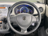 インテリアに合わせたデザインのステアリングは、運転される方のことも考え、運転しやすい形状、大きさです。是非一度、実際に触ってお確かめください。
