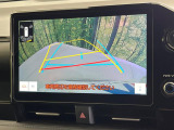 【バックカメラ】駐車時に後方がリアルタイム映像で確認できます。大型商業施設や立体駐車場での駐車時や、夜間のバック時に大活躍!運転スキルに関わらず、今や必須となった装備のひとつです!