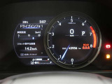 とっても見やすいメーターです。夜間時はラグジュアリーな気分にさせてくれる照明が魅力ですので、夜のドライブも楽しみになりますよ♪