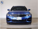 【BMWの伝統-1】BMWの特徴的な&ldquo;キドニーグリル&rdquo;は、80年以上続く伝統の形でございます。変わらないこだわりのデザインが、プレミアムブランド&ldquo;BMW&rdquo;を創り出します。