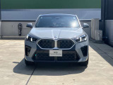 【BMWの伝統】BMWの特徴的な&ldquo;キドニーグリル&rdquo;は、80年以上続く伝統の形でございます。変わらないこだわりのデザインが、プレミアムブランド&ldquo;BMW&rdquo;を創り出します。