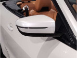 【BMWミラー】視認性の高いスタイリッシュなミラー。自動防眩機能も付いており夜間のドライビングをサポートします。