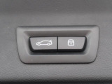 【パワーゲート】電動パワーゲートです。開閉がボタン1つで開け閉め行えます。また、状況に応じてのトランクハッチ開閉量を簡単に設定可能です。スマートオープナーも便利な機能です。ぜひお試しください。