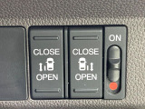 【両側パワースライドドア】スマートキーや運転席のスイッチで後席両側スライドドアの開閉が可能♪電動だから力を入れてドアを開ける必要が無く、小さなお子様でも簡単に開け閉めでき快適です♪