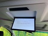 【フリップダウンモニター】大画面モニターで後席でもエンタメをお楽しみいただけます。小さなお子様にも大人気の装備です♪