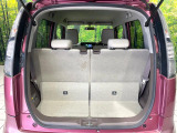 普段のお買い物や通勤、送迎等に十分な荷室スペースを確保しております。セカンドシートを倒すと、大きな荷物の積載も可能です♪
