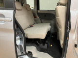 リヤシートは折り畳みが可能ですので車いすの方がお乗りではないときはリヤシートを利用して乗車することが可能です★