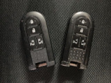 スマートキーを装備しています☆カギをカバンやポケットに入れて頂いた状態でドアロックの開閉やエンジンスタートをして頂けますよ!とても便利な装備です!